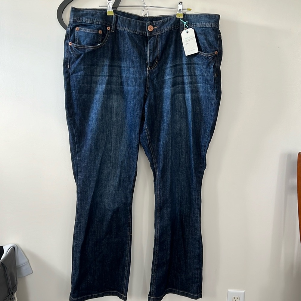 NWT Maurices Taylor Curvy Fit Boot Cut Denim Jeans
